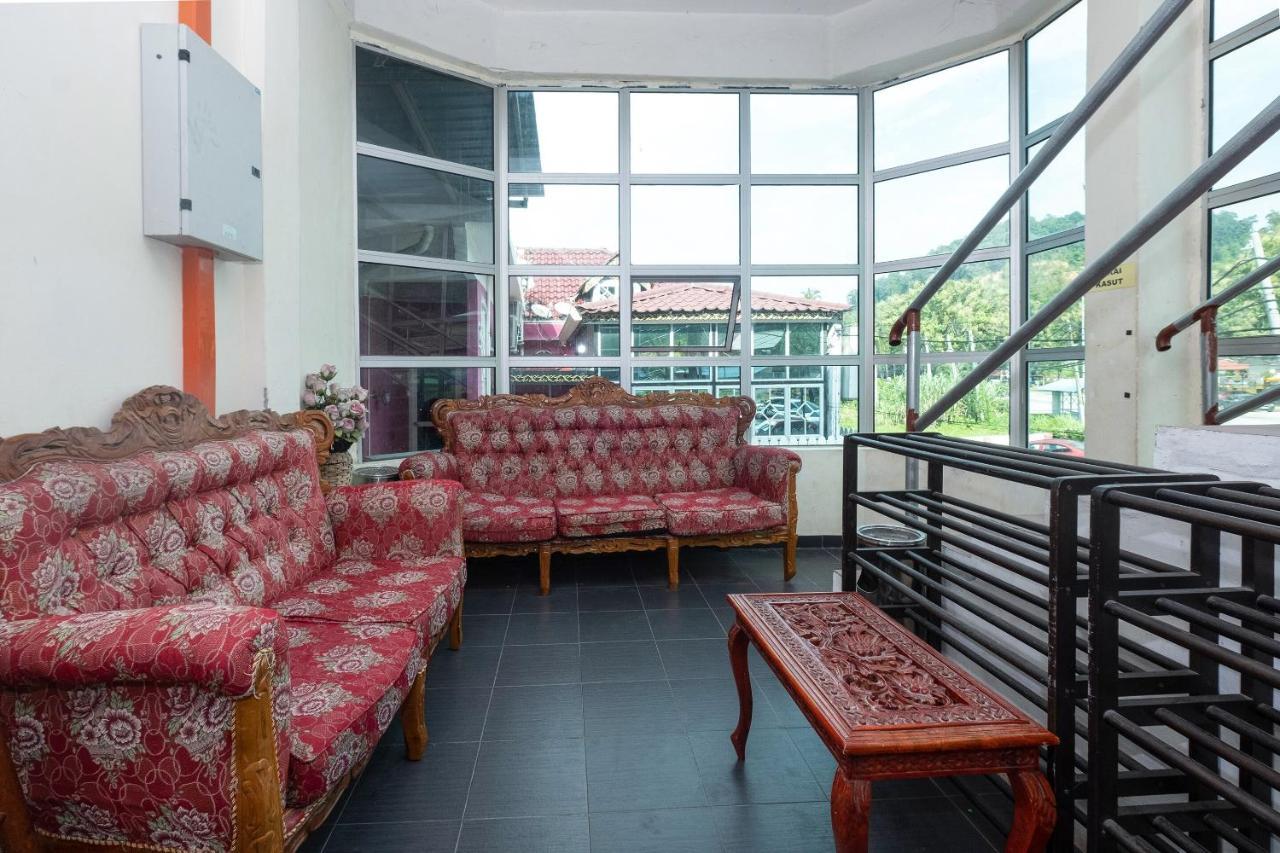 Oyo 89984 Noris Wang Homestay Lumut Eksteriør billede