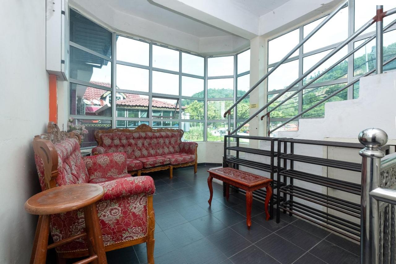 Oyo 89984 Noris Wang Homestay Lumut Eksteriør billede
